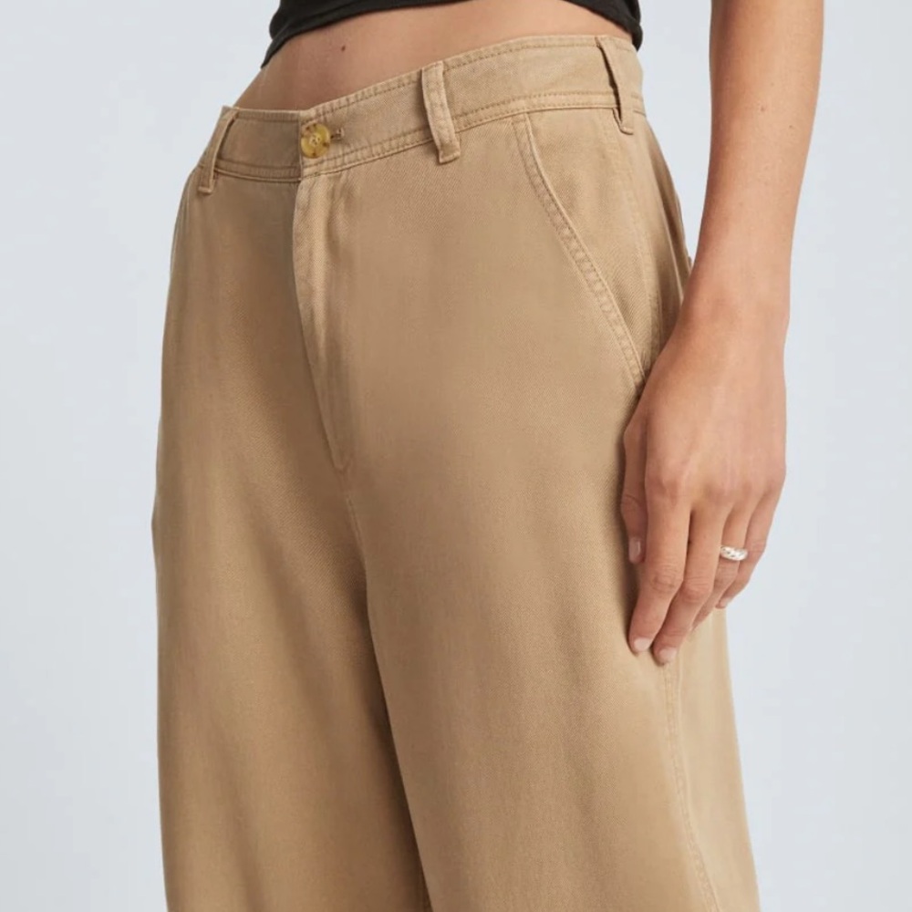 Everlane - Women’s Chino in Buttersoft - Picture 5 of 11